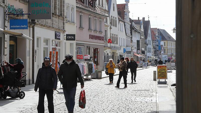 Gemischte Gefühle beim Bummeln in Forchheims Innenstadt: Einladende Geschäfte auf der einen, einiges an Leerstand auf der anderen Seite.Forchheim & Fränkische Schweiz