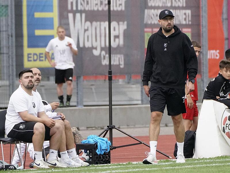 FCE-Trainer Jan Gernlein hat im Hinspiel einen hart agierenden FC Coburg erlebt.