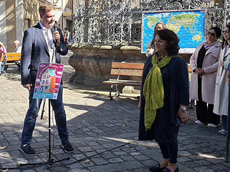 Er&ouml;ffnung mit B&uuml;rgermeister Jonas Gl&uuml;senkamp und Mitra Sharifi vom Migrantinnen- und Migrantenbeirat