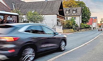 Tausende von Autos fahren t&auml;glich durch die Hauptstra&szlig;e in Dormitz.