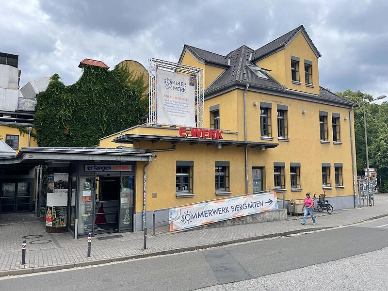 E-Werk Erlangen Das E-Werk in der Fuchsenwiese 1 in Erlangen. Das 1982 gegründete Kulturzentrum steht wegen der Haushaltskrise der Stadt Erlangen immer noch vor großen Herausforderungen.