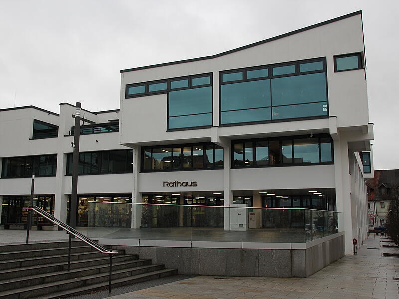 Stadt Neustadt bei Coburg (NEC) - Kreis Coburg - Rathaus - Komplettansicht