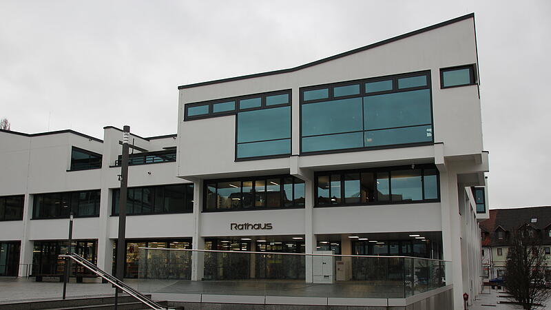 Stadt Neustadt bei Coburg (NEC) - Kreis Coburg - Rathaus - Komplettansicht