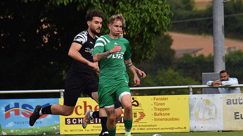 Nils Halbig (in Grün) ist wieder zurück im Rhöner Fußball und hat sich dem FC Untererthal angeschlossen, der von seinem Vater Frank Halbig trainiert wird.