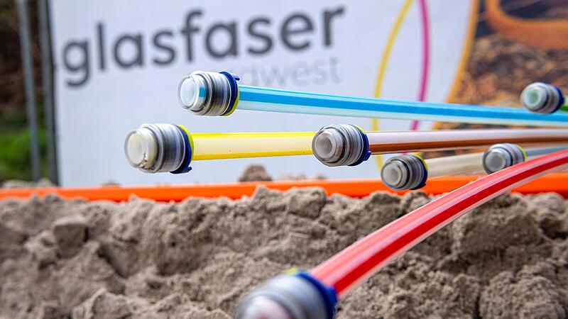 Ebermannstadt baut sein Glasfasernetz aus: Die neuen Leitungen sollen jetzt bis in die Häuser verlegt werden.Forchheim & Fränkische Schweiz Ebermannstadt baut sein Glasfasernetz aus: Die neuen Leitungen sollen jetzt bis in die Häuser verlegt werden.Forchheim & Fränkische Schweiz
