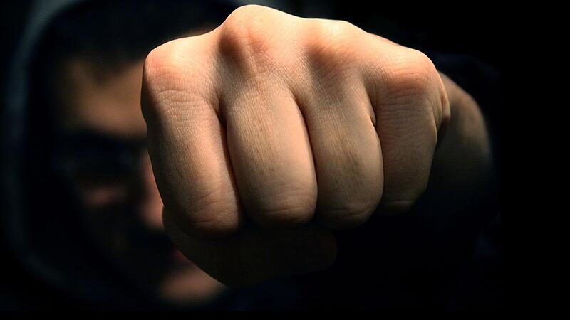 Mann steht  in Kronach wegen Kopfst&ouml;&szlig;en und Tritten vor Gericht.