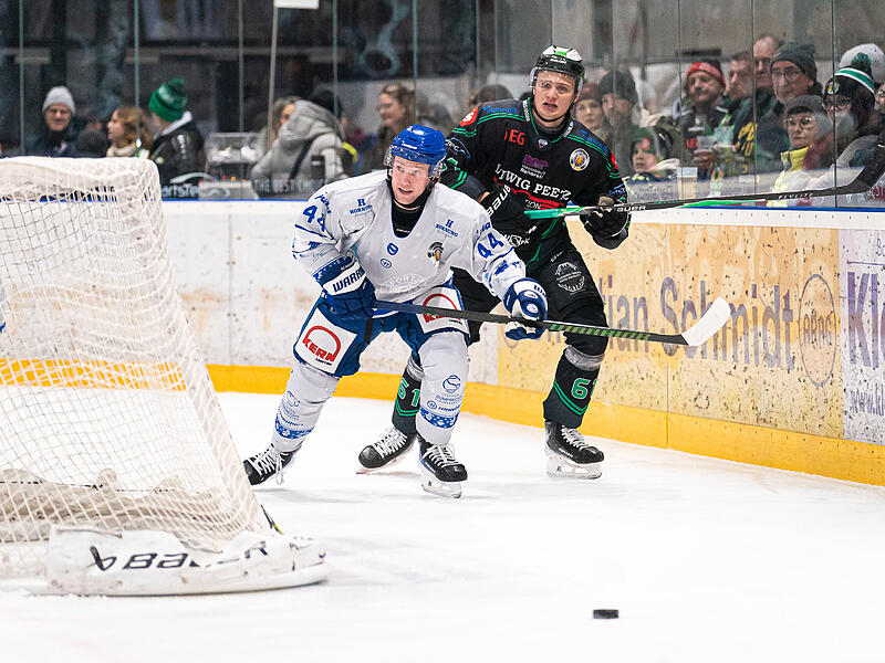 Samuel Eriksson (rechts) brachte die Alligators am Dienstagabend gegen Garmisch in Front. F&uuml;r Z&auml;hlbares reichte es f&uuml;r H&ouml;chstadt allerdings nicht.