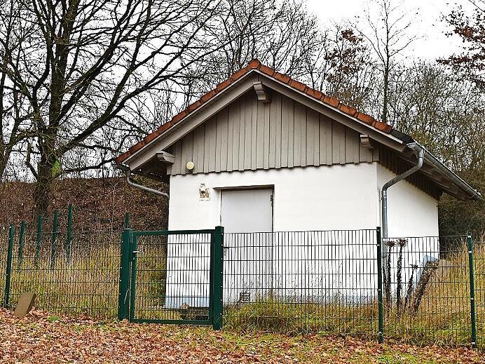 Die Wasserversorgung bei Theisau; hier soll einmal ein neuer Hochbeh&auml;lter in R&ouml;hrenform entstehen und k&uuml;nftig auch f&uuml;r h&ouml;here Druckverh&auml;ltnisse sowie l&auml;ngerfristig eine verbesserte L&ouml;schwassersituation sorgen.