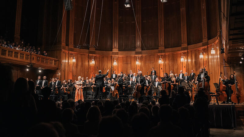 BBC Symphony Orchestra mit Dirigent Sakari Oramo und Schauspielerin Monika GedeckEröffnung Kissinger Sommer 2024 BBC Symphony Orchestra mit Dirigent Sakari Oramo und Schauspielerin Monika GedeckEröffnung Kissinger Sommer 2024