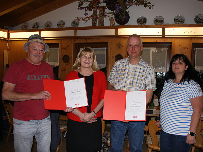Hohe Ehrungen bei der SPD Gößweinstein (v. l.): Ferdinand Haselmeier, MdL Sabine Gross, Alexander Berner und SPD-Ortsvorsitzende Kerstin Hölzel.