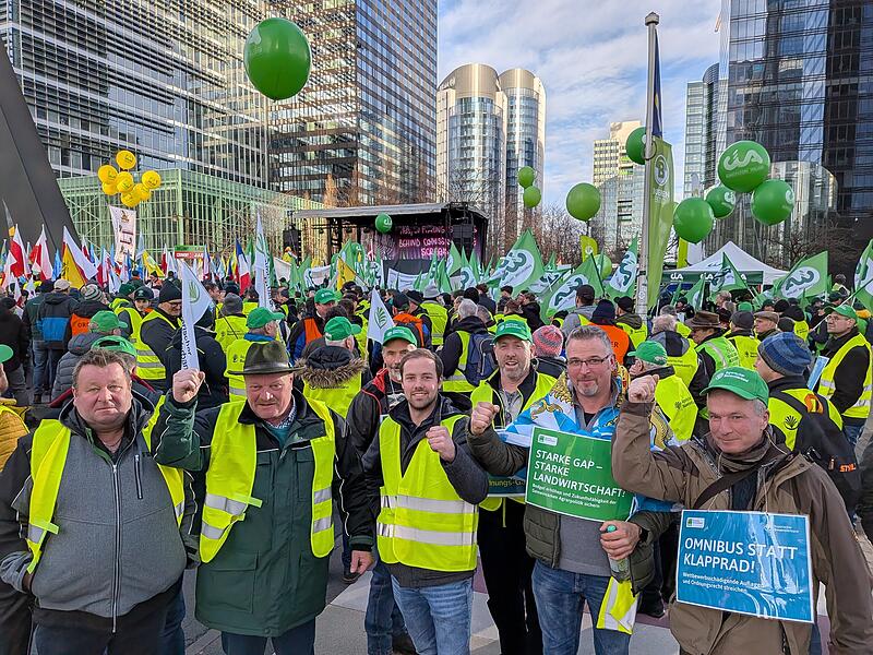 Unterfr&auml;nkische Bauern protestieren in Br&uuml;ssel.