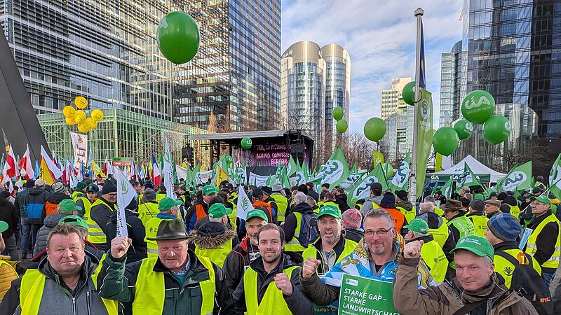 Unterfr&auml;nkische Bauern protestieren in Br&uuml;ssel.