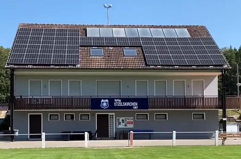 Die Investitionskosten für die Photovoltaikanlage in Etzelskrichen beliefen sich auf 34.000 Euro. Die Investitionskosten für die Photovoltaikanlage in Etzelskrichen beliefen sich auf 34.000 Euro.