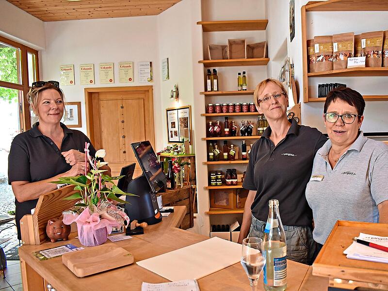 Susanne Pingold, Yvonne Geschwandner und Heike Mirsberger sind das Team in Pingolds Hofladen.Petra Malbrich