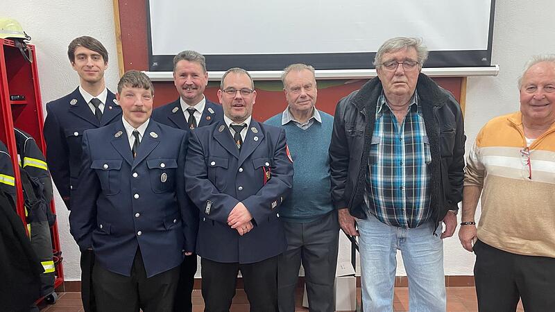 Ehrung langjähriger Mitglieder: (von links) Julian Schaub (neuer Vorsitzender), Daniel Roeder, Bernhard Sixt (scheidender Vorsitzender), Timo Stöber, Albin Enzinger, Franz Bretz und Armin Greubel