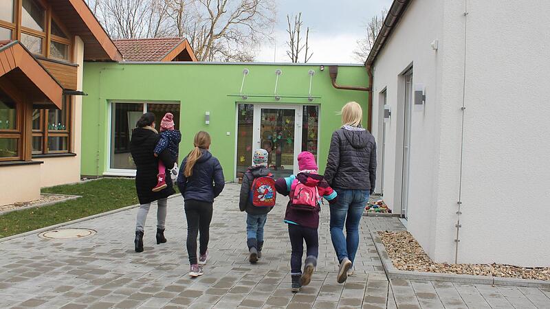 Die Kinder der Hasengruppe d&uuml;rfen nicht rein.Forchheim & Fr&auml;nkische Schweiz