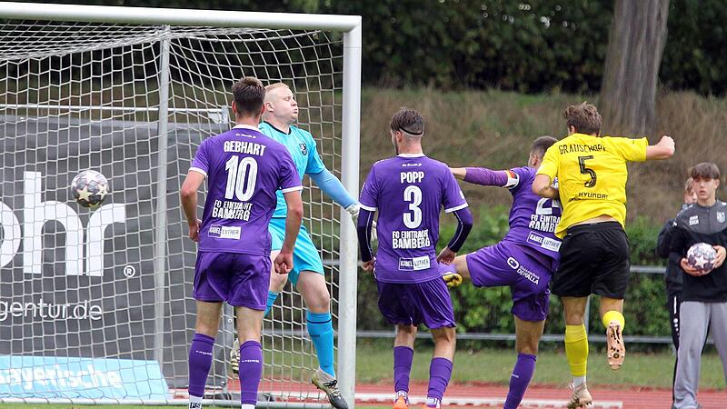Flanke, Kopfball, Tor: Mit einfachen Mitteln überwand die DJK Vilzing in dieser Szene zum wiederholten Male die FCE-Abwehr und traf durch Paul Grauschopf zum 4:1-Sieg (85.).