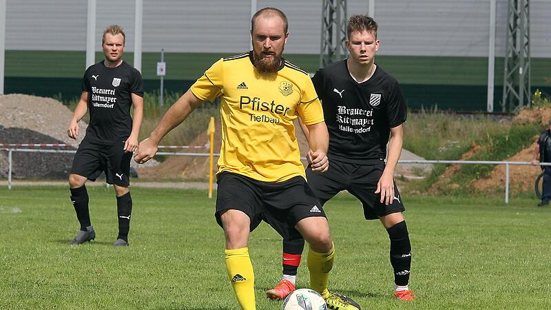 Neun Tore und f&uuml;nf Vorlagen, seit acht Spielen aber ausnahmslos Niederlagen: Der FSV Unterleiterbach um Bj&ouml;rn Vogel (M.)  befindet sich in der Krise.
