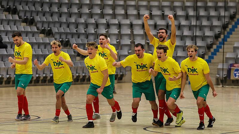 Da war der Triumph perfekt: Unb&auml;ndige Freude bei der DJK Don Bosco Bamberg nach dem Triumph im Sechsmeterschie&szlig;en.