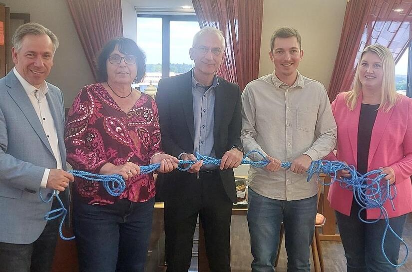 M&ouml;chten in H&ouml;chstadt am gleichen Strang ziehen: Landrat Alexander Tritthart, Bezirksr&auml;tin Ute Salzner, B&uuml;rgermeisterkandidat Alexander Schulz, Junge-Union-Mitglied Lukas Sperling und CSU-Stadtr&auml;tin Regina Enz.