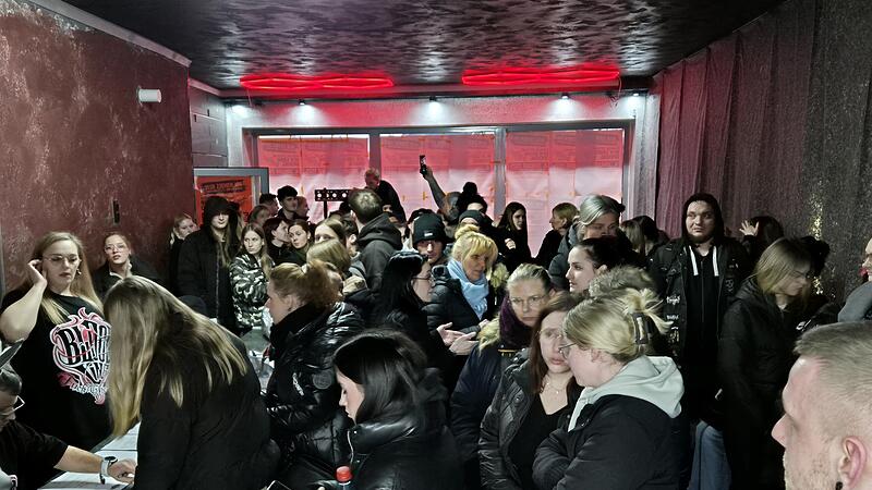 Viel war los an der Er&ouml;ffnung des neuen Tattoostudios Bloodine.