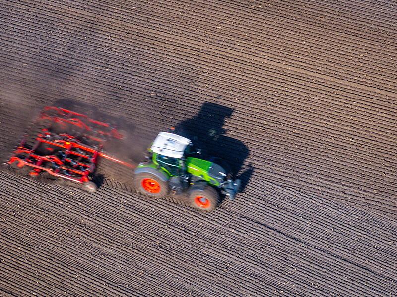 Frühjahrsarbeiten in der Landwirtschaft Frühjahrsarbeiten in der Landwirtschaft
