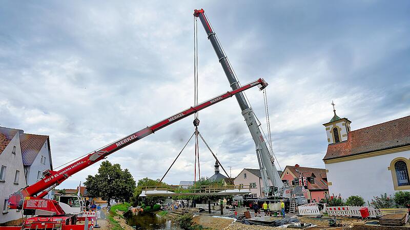 Einhub Br&uuml;cke in GundelsheimEndlich wieder eine Br&uuml;cke in Gundelsheim: viele Fotos