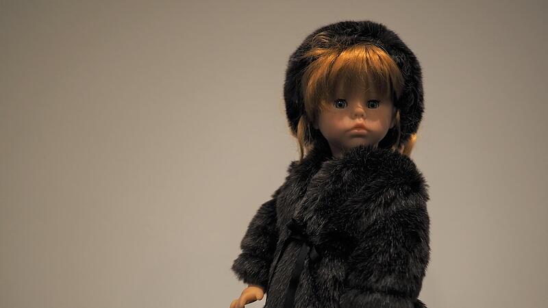 Die beiden Puppen der Marke &bdquo;K&auml;the Kruse&ldquo; wurden in den 80er Jahren hergestellt und bestehen aus Stoffk&ouml;rpern und Kunststoffk&ouml;pfen.