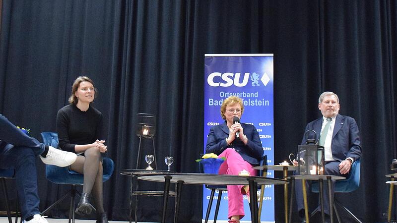 Diskussionsrunde zum Politischen Aschermittwoch mit (v.&nbsp;l.)  Emmi Zeulner (Bundestagsabgeordnete), Monika Hohlmeier (MdEP) und Dr. Johannes Hahn (EU-Kommissar f&uuml;r Haushalt und Verwaltung)