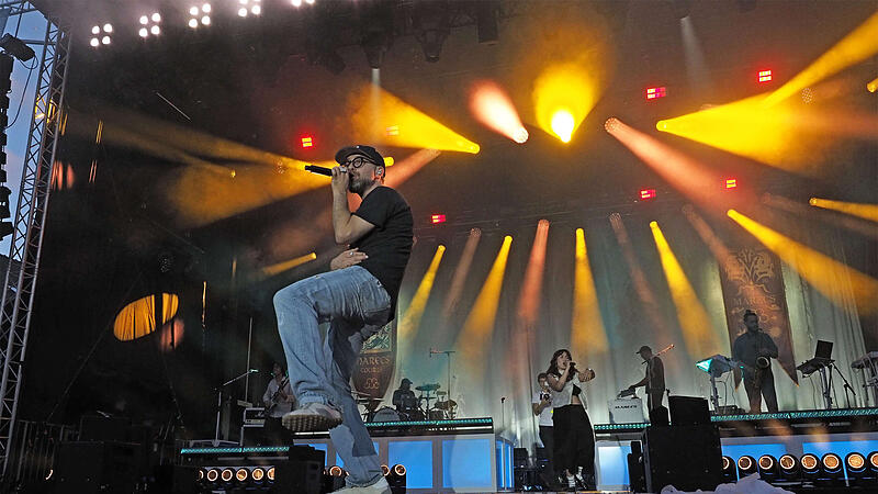 Auftakt Open-Air-Sommer in Cortendorf: Mark Forster performt auf der B&uuml;hne.