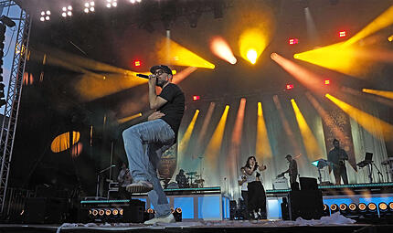 Auftakt Open-Air-Sommer in Cortendorf: Mark Forster performt auf der B&uuml;hne.