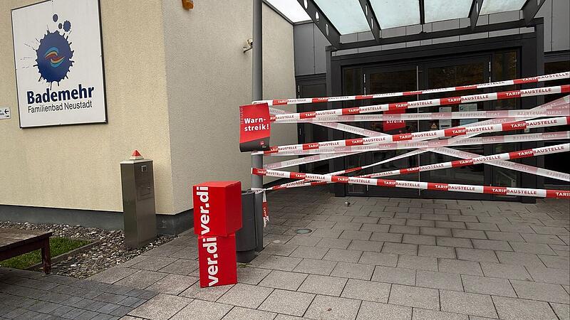 Das Hallenbad in Neustadt bei Coburg wird erneut bestreikt. Hier ein Foto vom zweiten Warnstreik im Oktober.