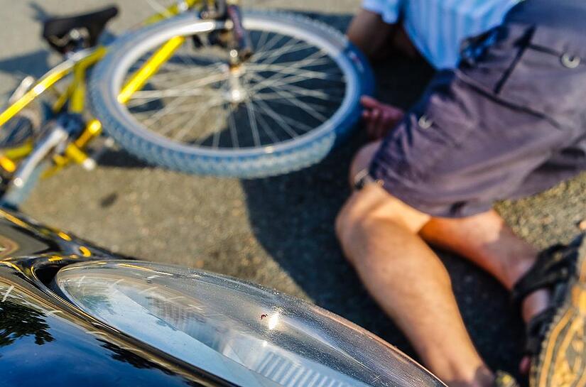 Noch immer sind viele Radfahrer ohne Helm unterwegs - dabei sind nahezu zwei Drittel aller Verletzungen Kopfverletzungen. Noch immer sind viele Radfahrer ohne Helm unterwegs - dabei sind nahezu zwei Drittel aller Verletzungen Kopfverletzungen.