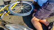 Noch immer sind viele Radfahrer ohne Helm unterwegs - dabei sind nahezu zwei Drittel aller Verletzungen Kopfverletzungen.