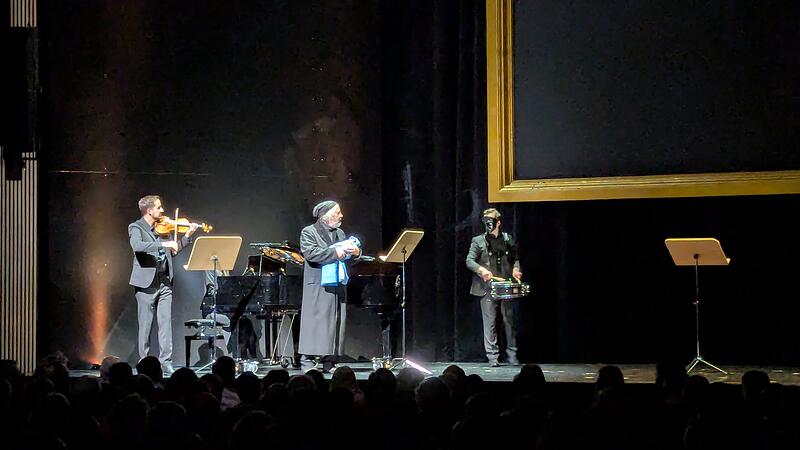 Buchpr&auml;sentation Coburg Voran im Globe: Martin Emmerich (Violine), Stephan Mertl (Gesang), Kyoko Frank (Klavier) und Tim Eller (Trommel).