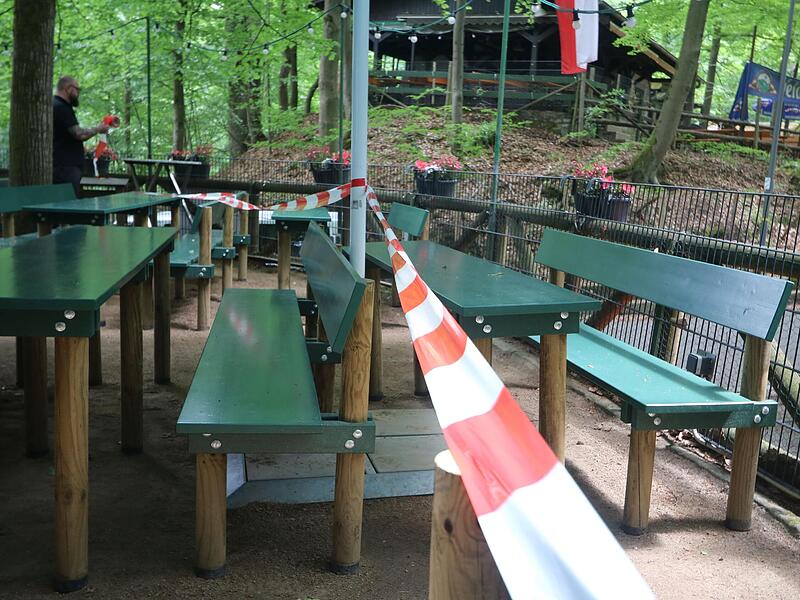 Die Sicherheitsabstände sind der größte Zankapfel des diesjährigen Annafestes. Und bleiben es.Forchheim & Fränkische Schweiz Die Sicherheitsabstände sind der größte Zankapfel des diesjährigen Annafestes. Und bleiben es.Forchheim & Fränkische Schweiz