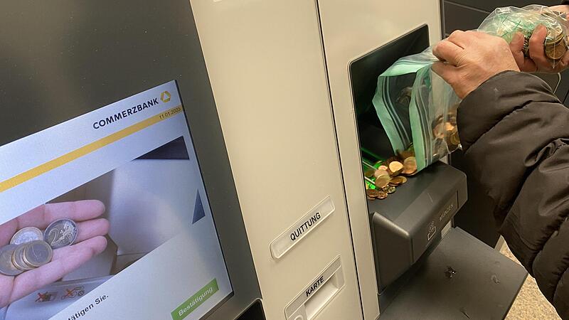 Geld kann bei der Commerzbank in Bad Kissingen k&uuml;nftig nur noch am Automaten eingezahlt werden.