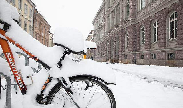 Schule Bamberg An einigen Schulen in Bamberg ist am Montag (26. Januar 2026) der Präsenzunterricht wegen der andauernden Schneefälle ausgefallen.