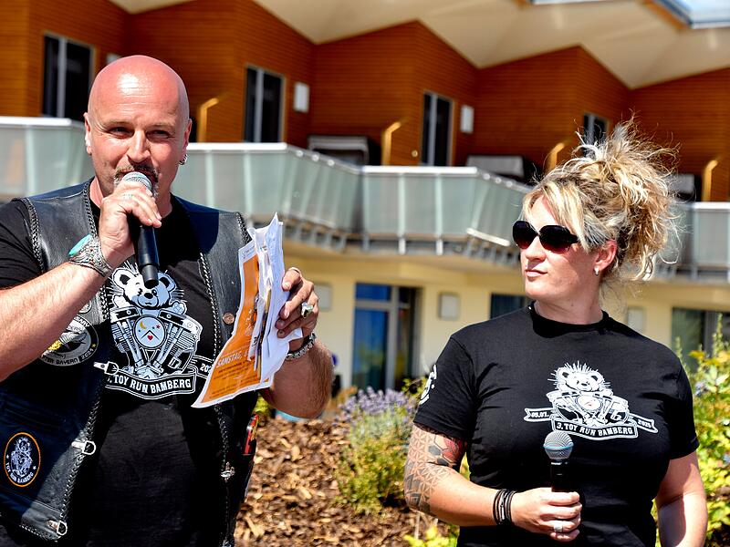 Toy Run Markus Kröner und Lisa Adamczyk sind Organisatoren des Toy Run in Bamberg. Für ihr ehrenamtliches Engagement haben sie 2024 die Bamberger Bürgernadel erhalten.