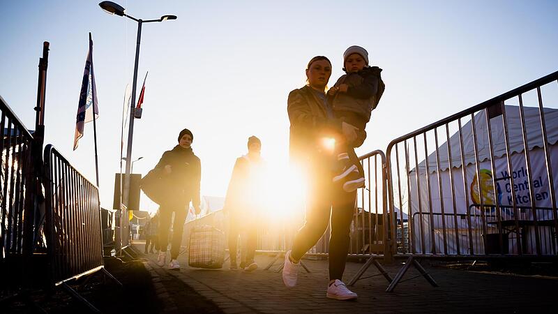 Seit Russland die Invasion in die Ukraine gestartet hat, fl&uuml;chten mehr Menschen nach Deutschland, wie hier am polnischen Grenz&uuml;bergang Przemysl.