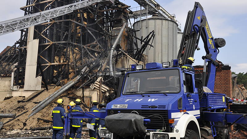 2009 r&uuml;ckte das THW Baiersdorf zu einem Gro&szlig;brand der Haberndorfer M&uuml;hle in Uttenreuth aus.