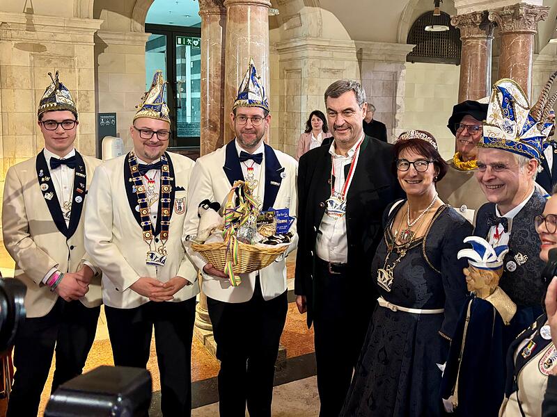 Die Mitglieder der Ha-Ka-Ge Hammelburg mit Markus S&ouml;der.