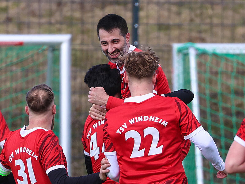 Fast im Alleingang sicherte Tuncer Demir mit drei Treffern dem TSV Windheim einen Punkt gegen den Tabellenführer Kronach. Fast im Alleingang sicherte Tuncer Demir mit drei Treffern dem TSV Windheim einen Punkt gegen den Tabellenführer Kronach.