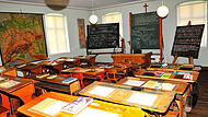 Als w&auml;ren die letzten Sch&uuml;ler gerade in die Pfingstferien aufgebrochen: so sieht es im Inneren des K&ouml;dnitzer Dorfschulmuseums aus.
