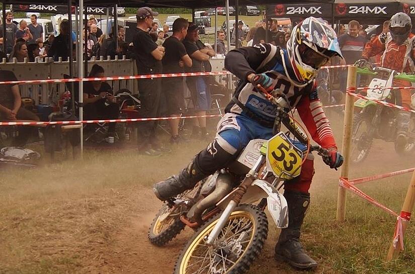 Beim „Mofa-Cross der Nationen“ geht es am Pfingstwochenende auf der Bramberger „Alm“ wieder zu Sache. Beim „Mofa-Cross der Nationen“ geht es am Pfingstwochenende auf der Bramberger „Alm“ wieder zu Sache.