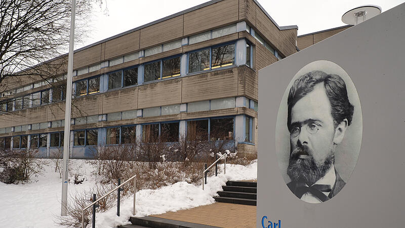 Millionen wird der Ersatz- Neubau der Carl-von &ndash;Linde-Realschule  in den kommenden Jahren  verschlingen. Die Ausgaben schlagen schon jetzt auf den Kreishaushalt durch.