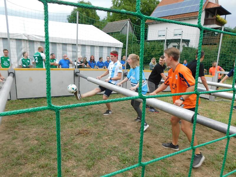 Heiß umkämpft war der Sieg im Lebendkicker-Turnier.