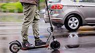 Polizei stoppt M&auml;nner mit Fahrrad und E-Scooter auf Autobahn