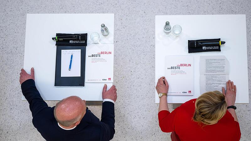Kai Wegner (CDU), Spitzenkandidat und Landesvorsitzender in Berlin (links) und Franziska Giffey (SPD), Berlins Regierende B&uuml;rgermeisterin, bei einem gemeinsamen Pressetermin Anfang April.