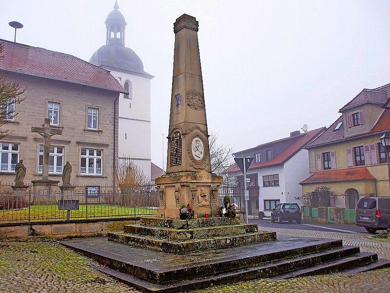 Zwar muss f&uuml;r die Kanalsanierung viel Geld ausgegeben werden, aber dennoch hat die Gemeinde noch etwas f&uuml;r die Sanierung des Kriegerdenkmals in Wustviel &uuml;brig. Zusammen mit der Ortskirche, der alten Schule und dem Forsthaus bildet das Denkmal mit ...